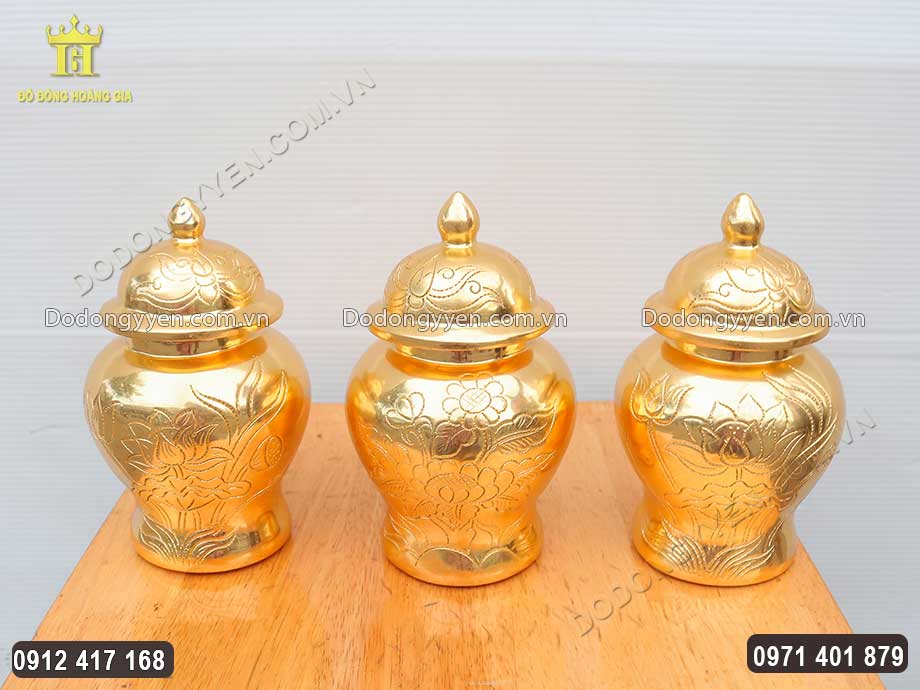 Họa tiết hoa văn tr&ecirc;n vật phẩm được c&aacute;c nghệ nh&acirc;n chạm khắc sắc n&eacute;t